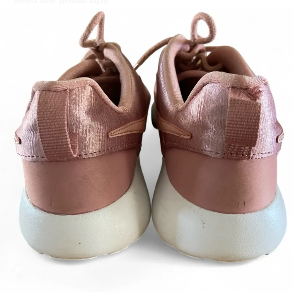 Nike Roshe One Pink Shimmer Women's‎ Trainer Shoes Size 7.5 EUC